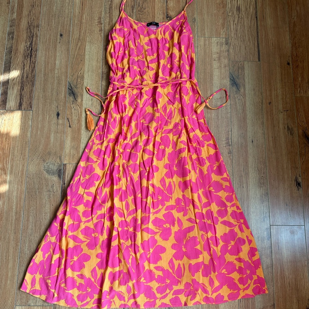 Sundress - Picture 1 of 8